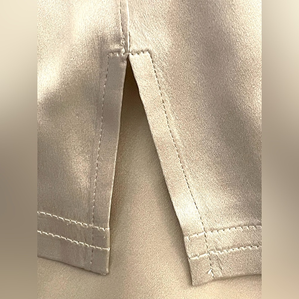CHANEL Silk Cream Tuck Pleat Short Sleeve Top, Pearlescent Chanel buttons - Picture 7 of 10